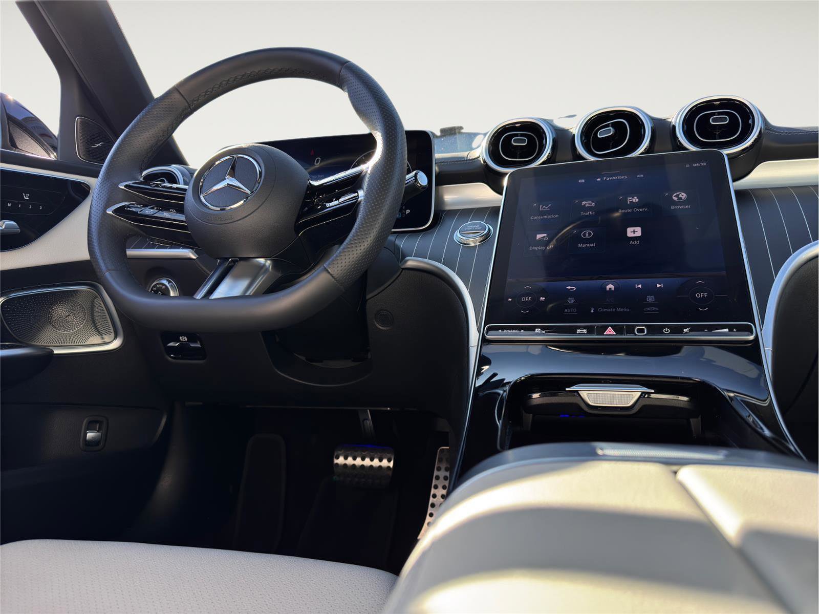 Used 2024 Mercedes-Benz C 300 4MATIC Sedan w/ Pinnacle Trim Package image 18