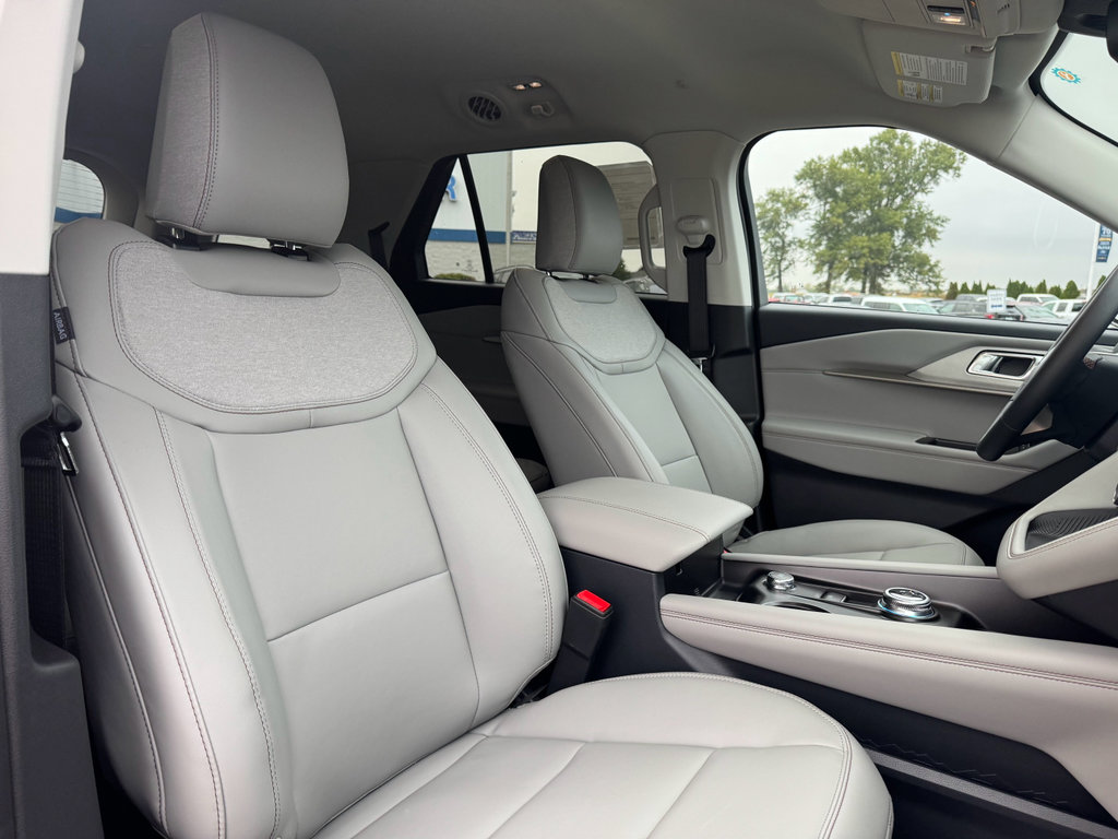 New 2026 Ford Explorer Active image 18