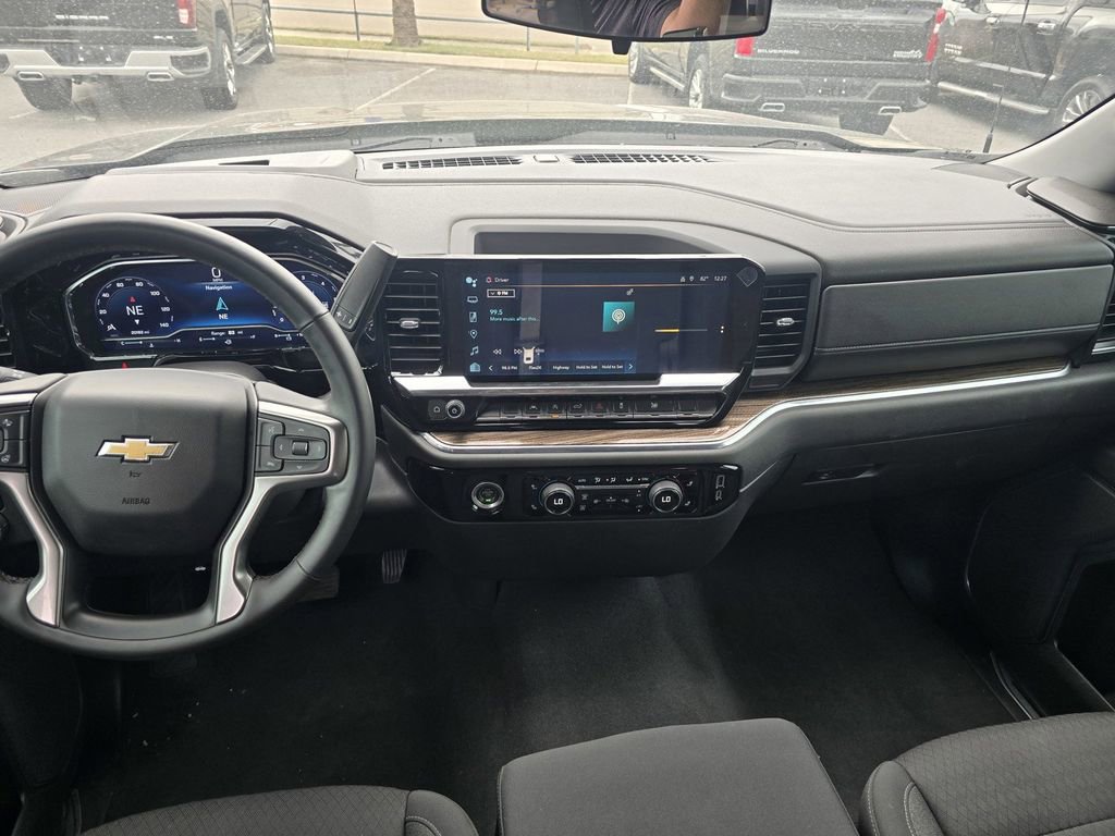 Used 2023 Chevrolet Silverado 1500 LT AWD/4WD image 18