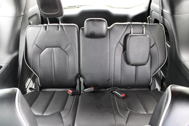 Used 2025 Chrysler Pacifica Limited FWD image 19