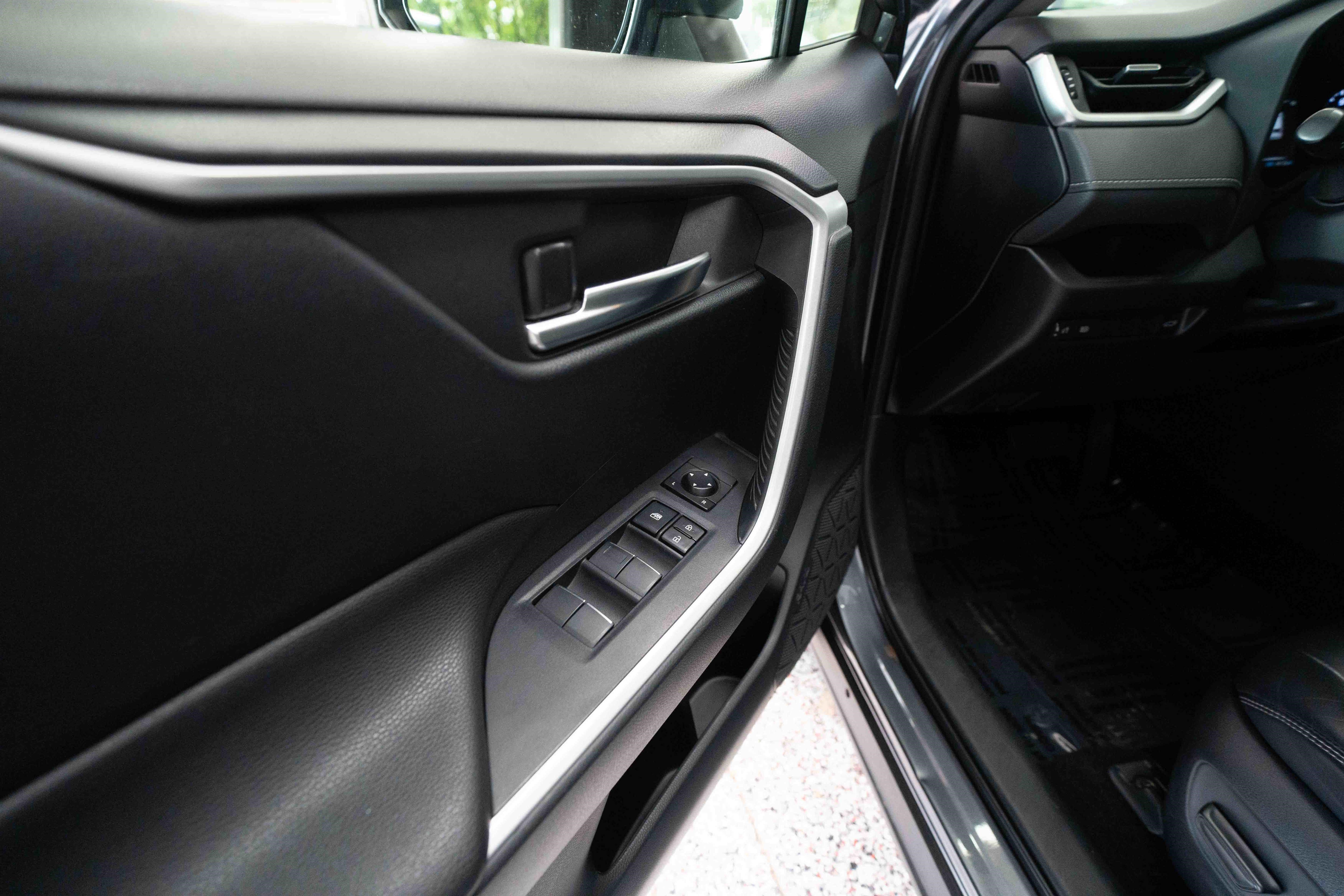 Used 2019 Toyota RAV4 XLE Premium w/ All Weather Liner Package AWD/4WD image 7