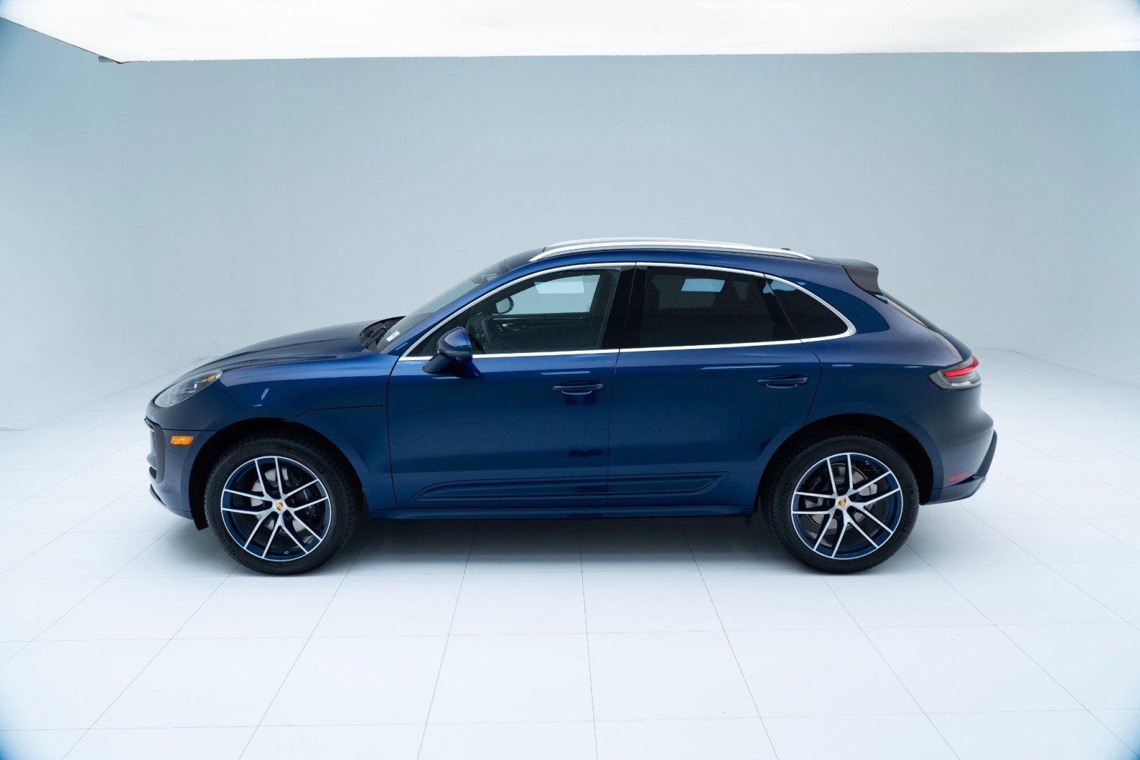 New 2025 Porsche Macan image 2