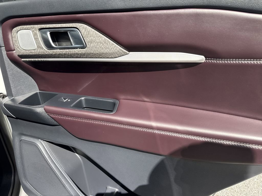 Used 2025 Ford Explorer Platinum image 16