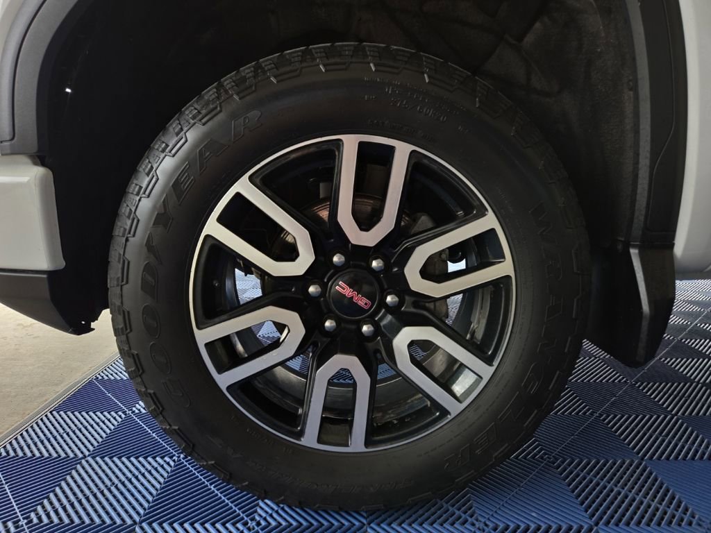 Used 2023 GMC Sierra 1500 AT4 w/ Technology Package AWD/4WD image 9