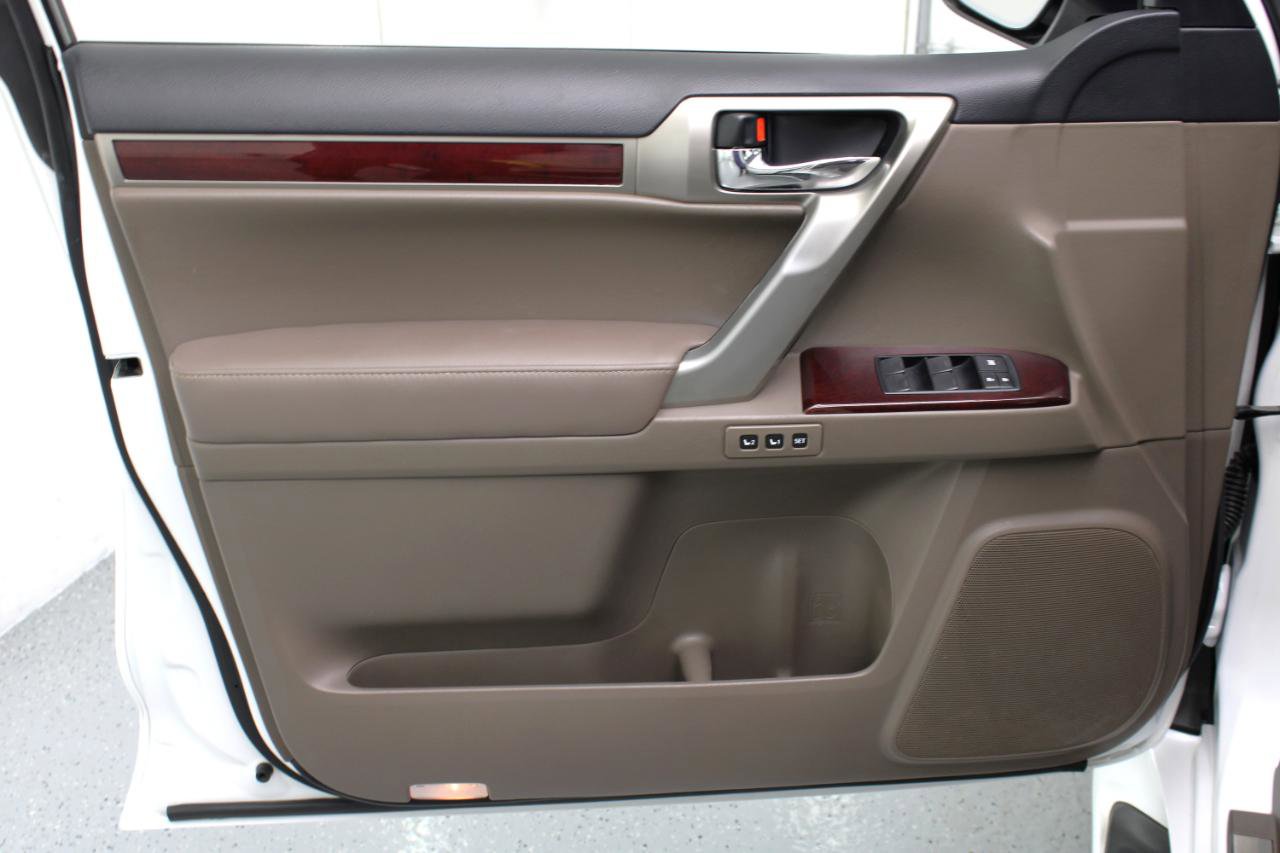 Used 2017 Lexus GX 460 Premium w/ Premium Package image 36