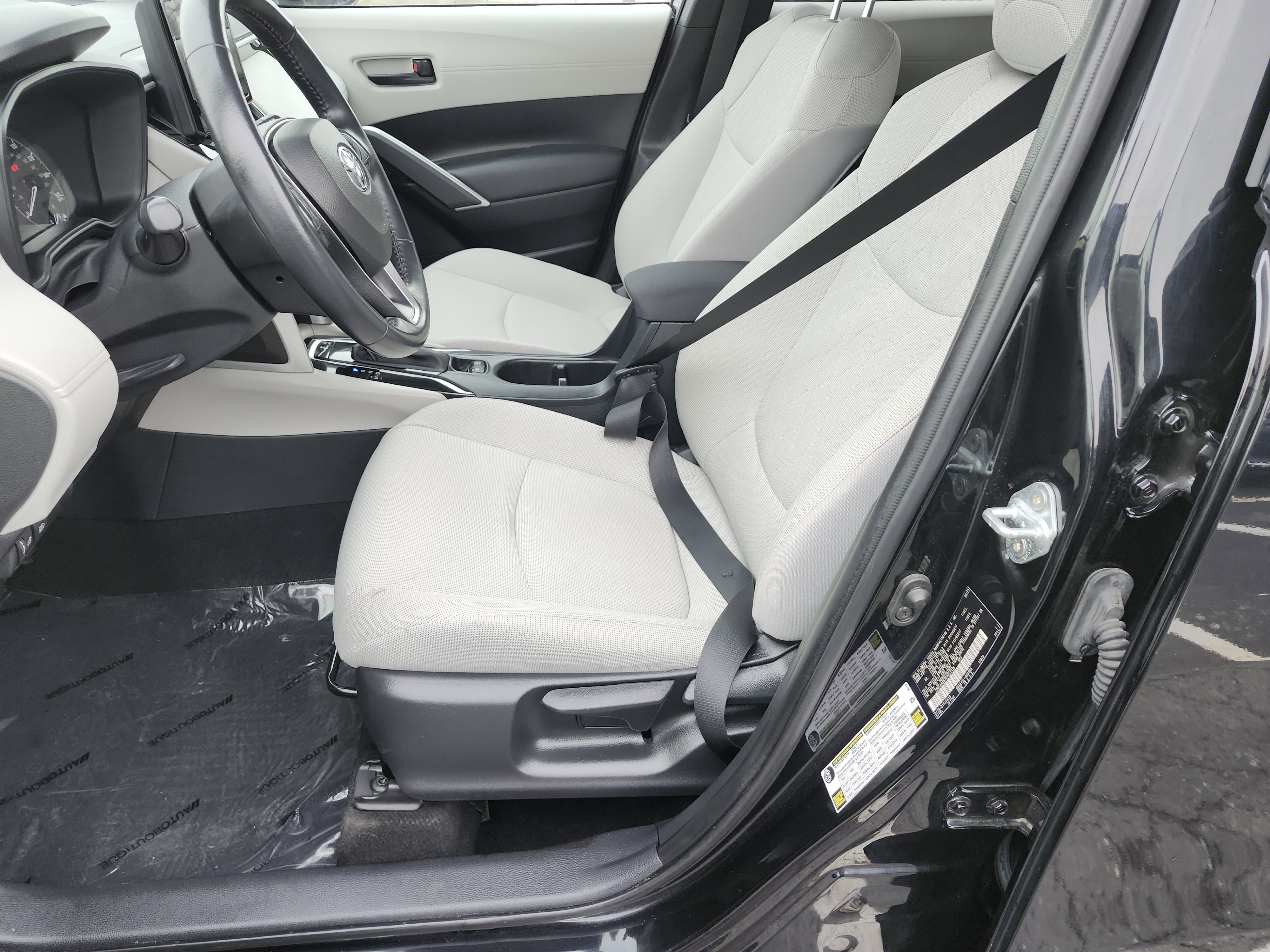 Used 2023 Toyota Corolla Cross LE w/ Black Badges Package (TMS) AWD/4WD image 23