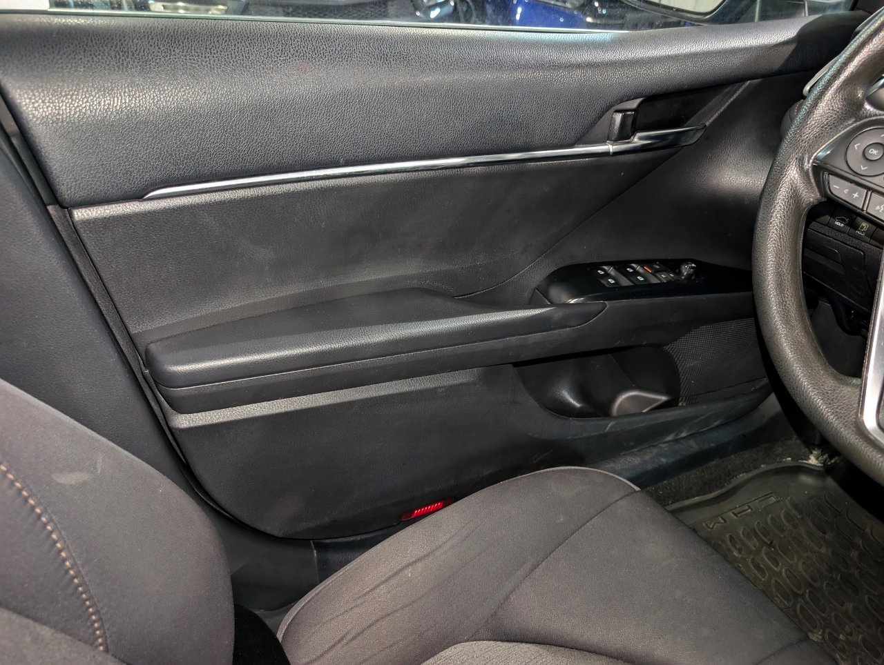 Used 2020 Toyota Camry LE FWD image 28