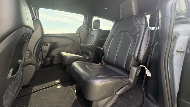 Used 2026 Chrysler Pacifica Select FWD image 8