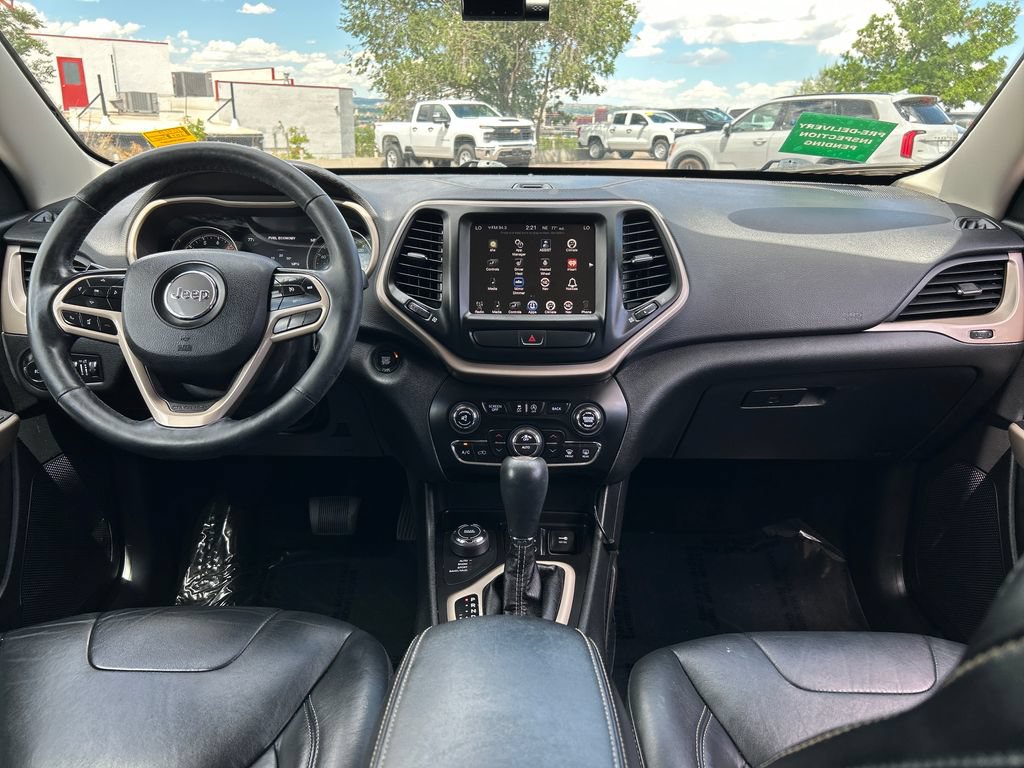 Used 2017 Jeep Cherokee Limited AWD/4WD image 6