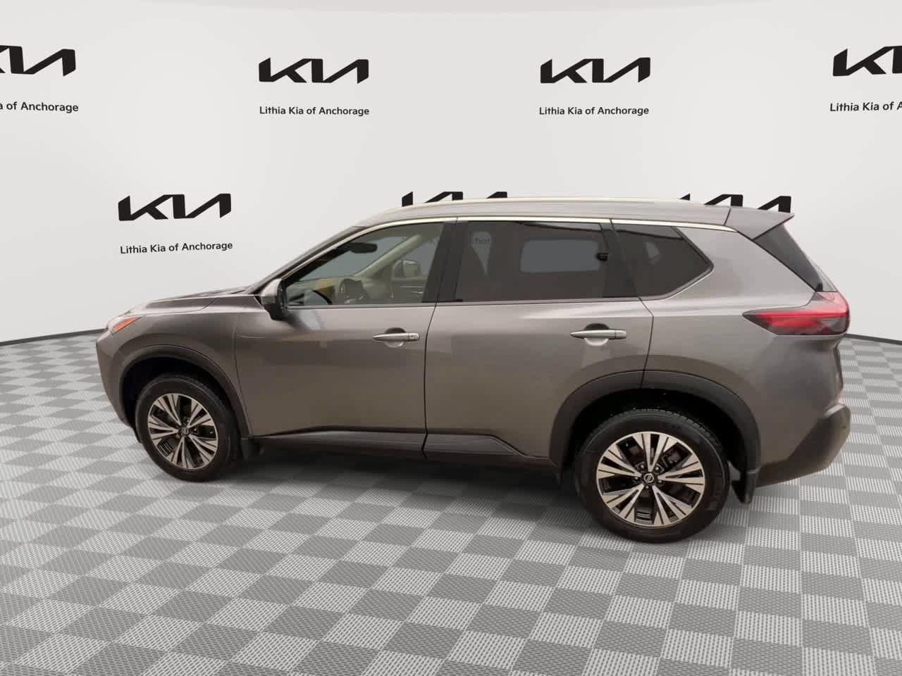 Used 2021 Nissan Rogue SV w/ Premium Package FWD image 5