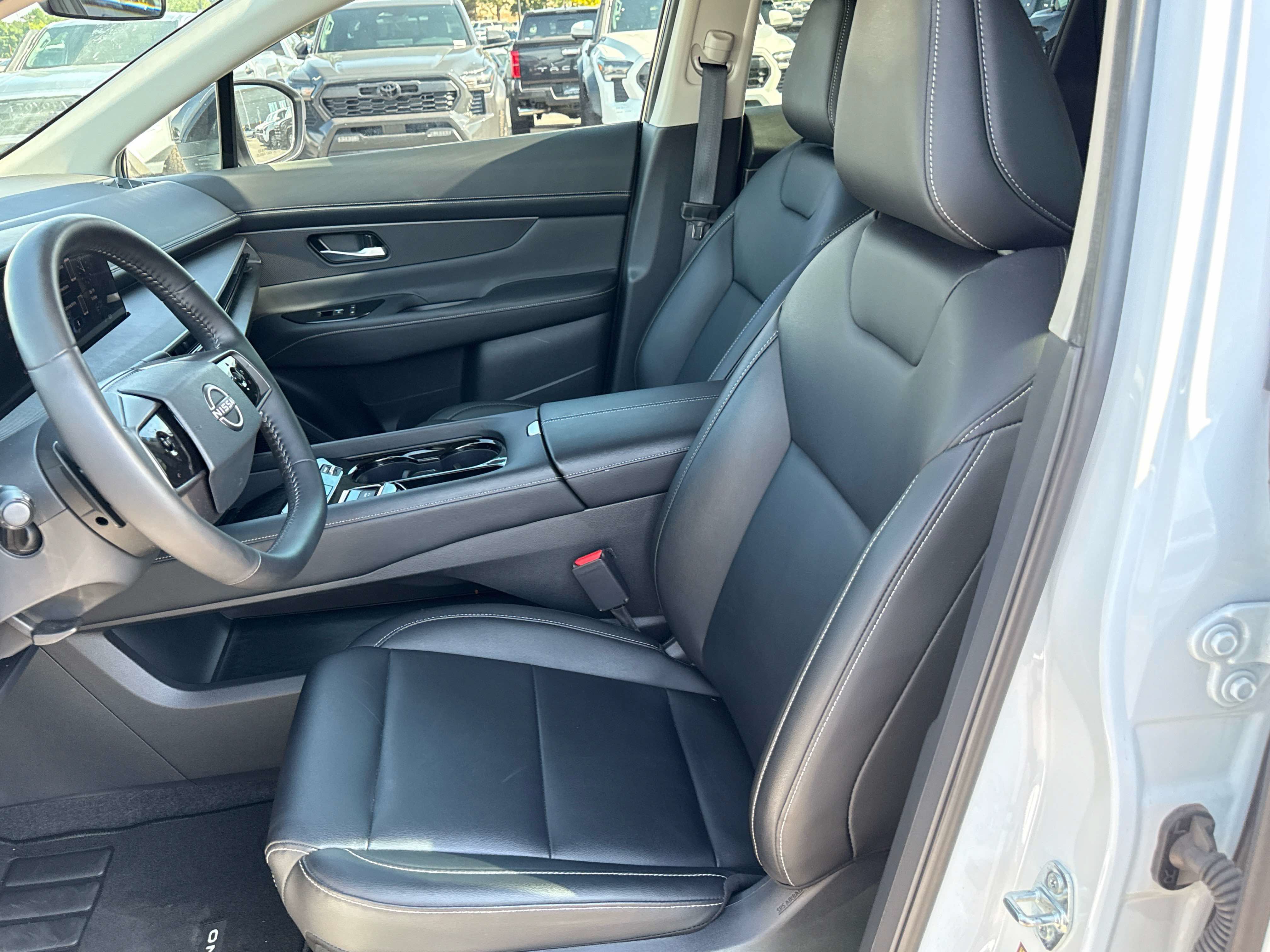 Used 2025 Nissan Murano SV AWD/4WD image 11