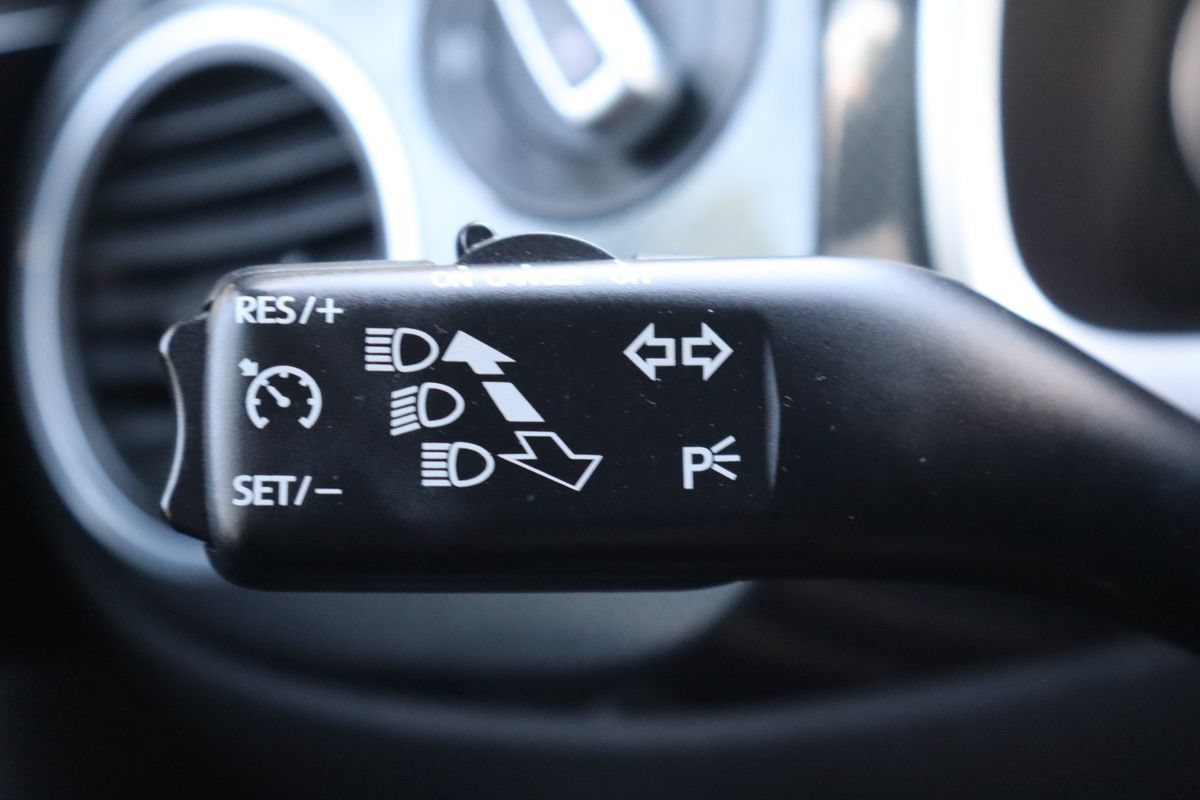 Used 2013 Volkswagen Beetle 2.0T FWD image 29