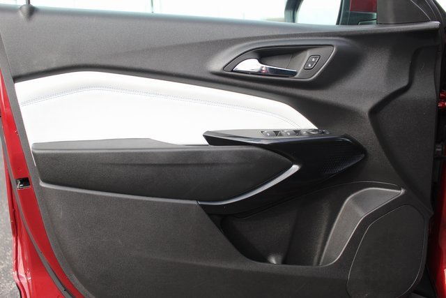 Used 2025 Chevrolet Trax LT w/ LT Convenience Package image 10