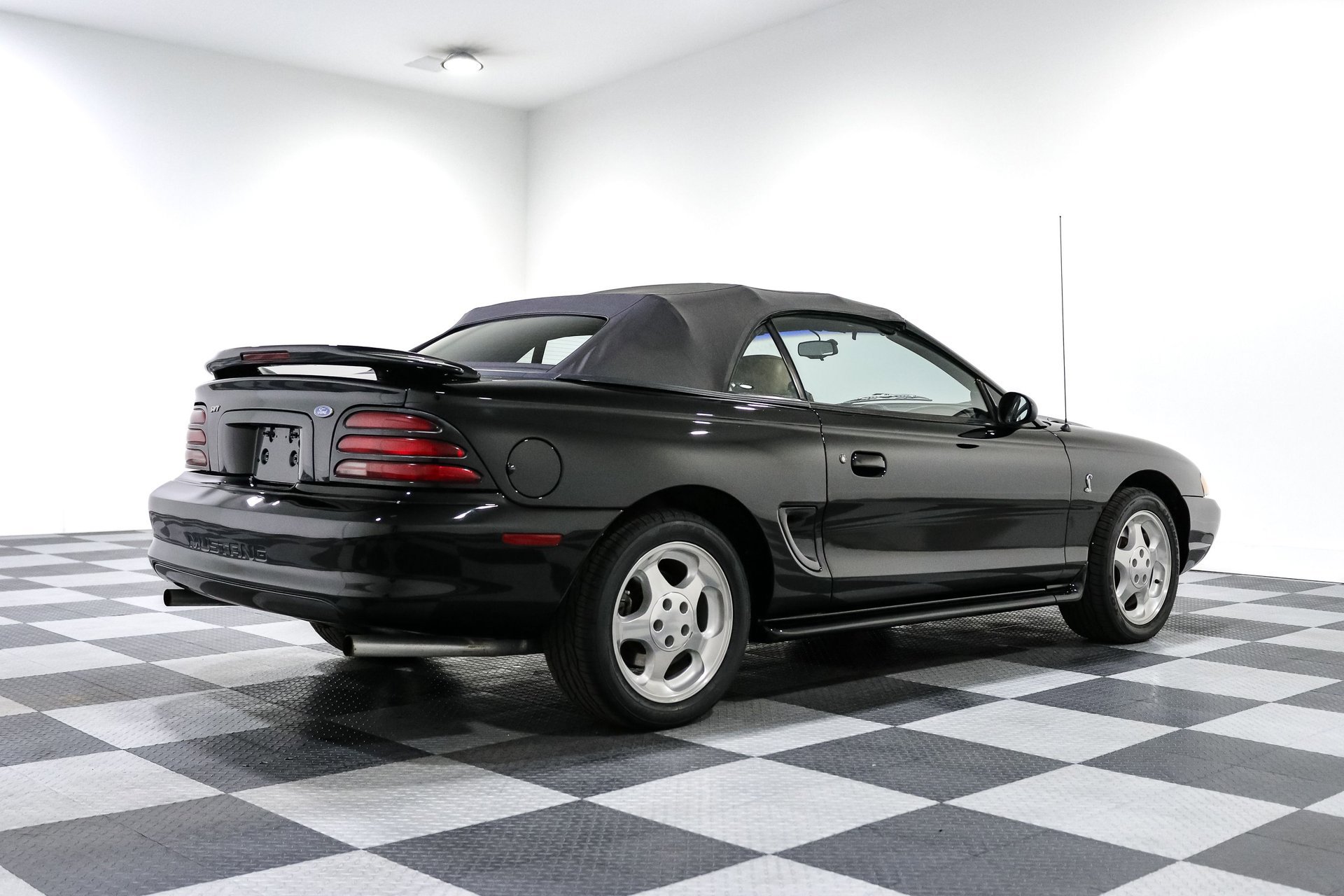 Used 1995 Ford Mustang GT RWD image 11