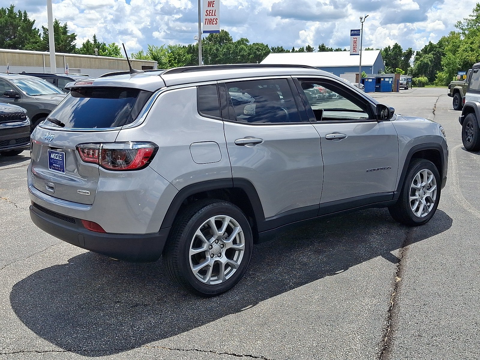 Used 2023 Jeep Compass Latitude AWD/4WD image 6