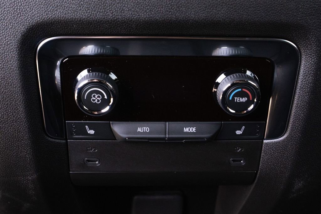 New 2025 Chevrolet Suburban Premier w/ Sun And Tow Package image 38