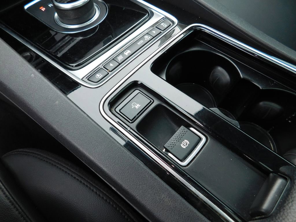 Used 2019 Jaguar F-PACE Premium image 20