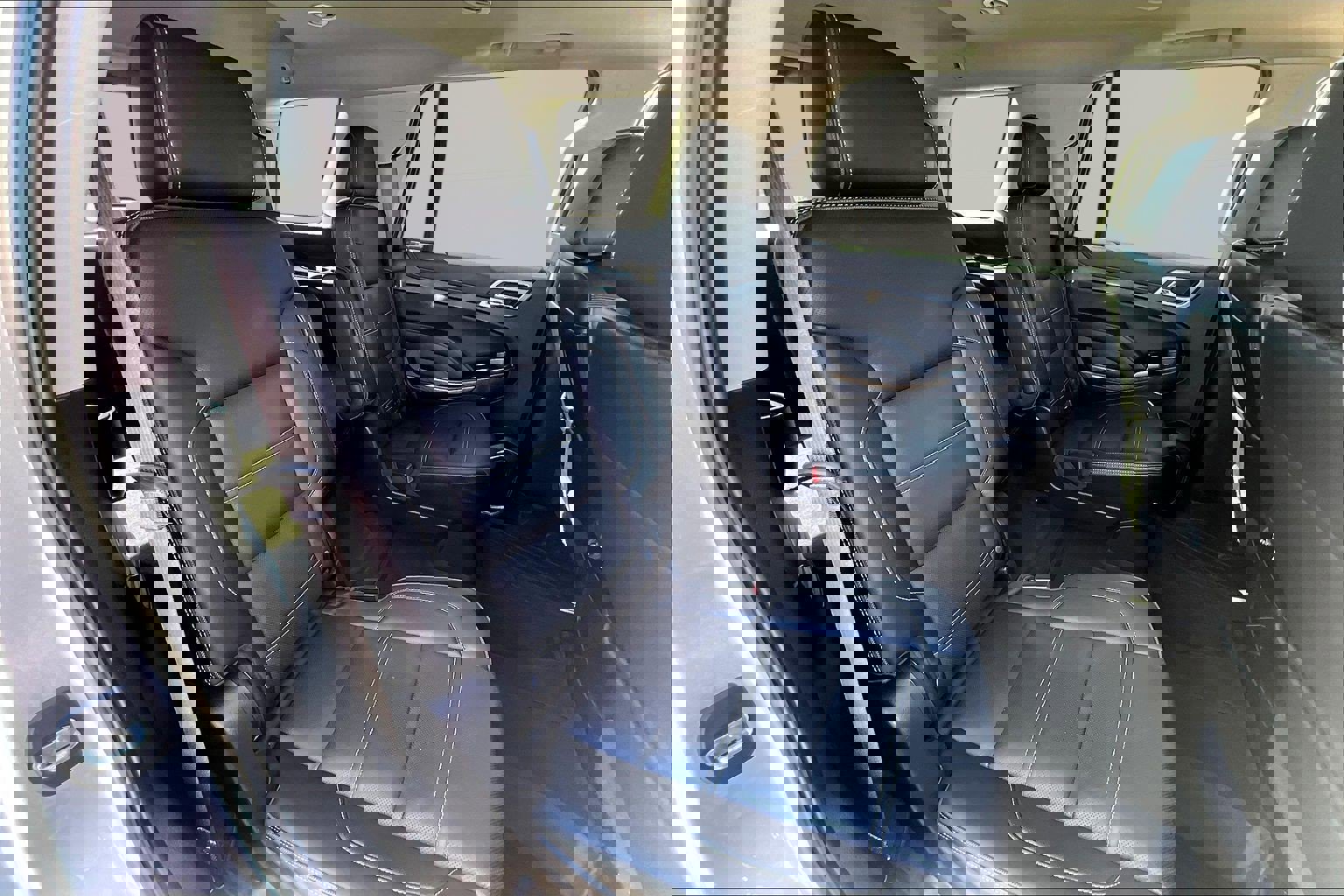 Used 2020 GMC Yukon Denali w/ Denali Premium Package image 25