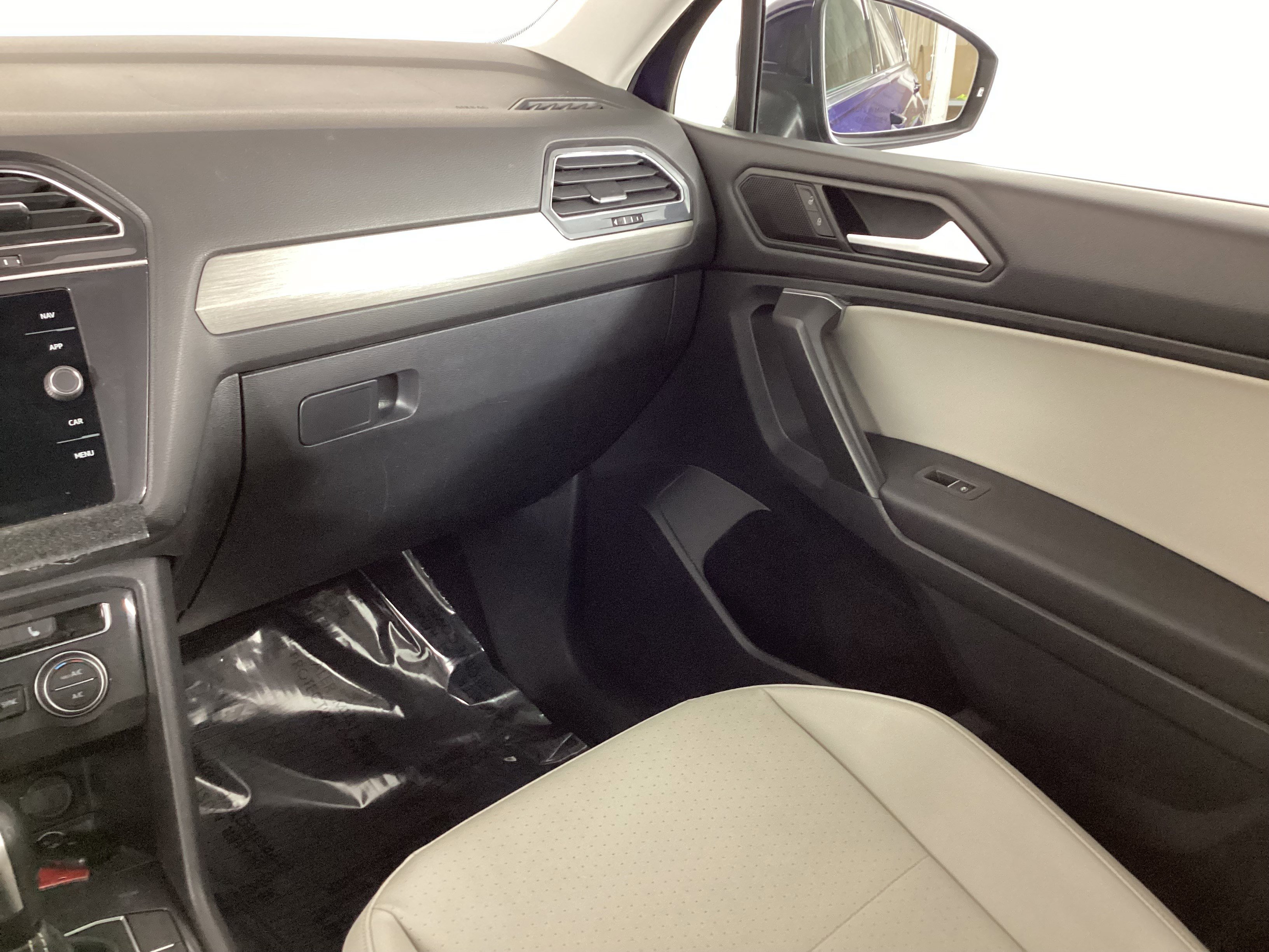 Used 2021 Volkswagen Tiguan SEL image 15