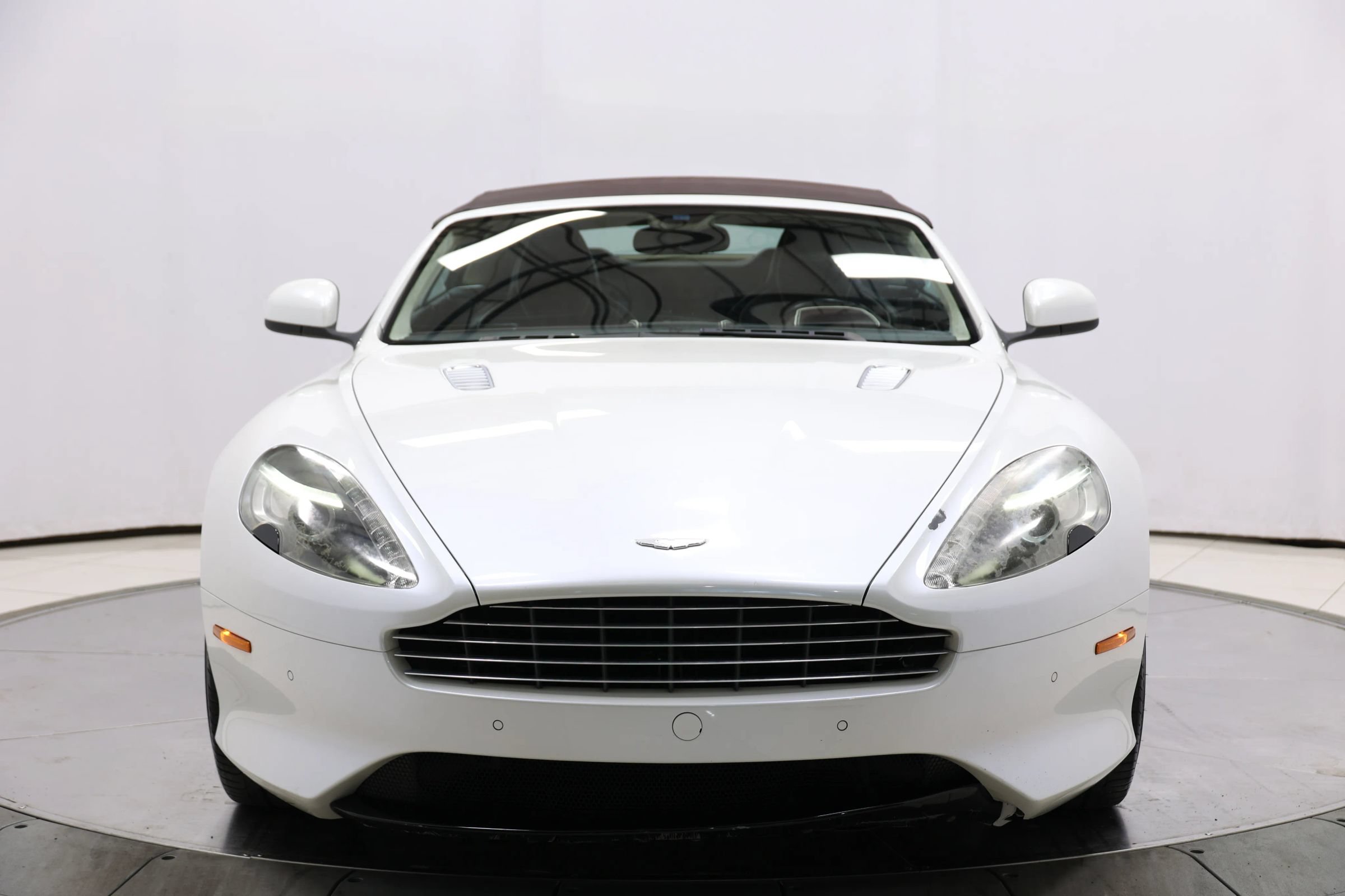 Used 2016 Aston Martin DB9 GT RWD image 98
