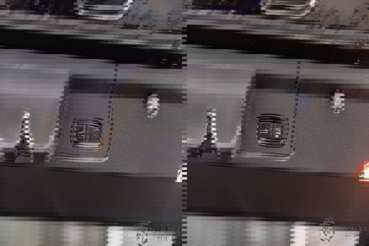 Used 2015 Porsche Panamera 4 image 17