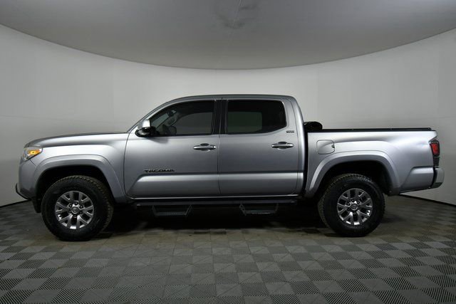Used 2016 Toyota Tacoma SR5 w/ SR5 Appearance Package (DN) image 16