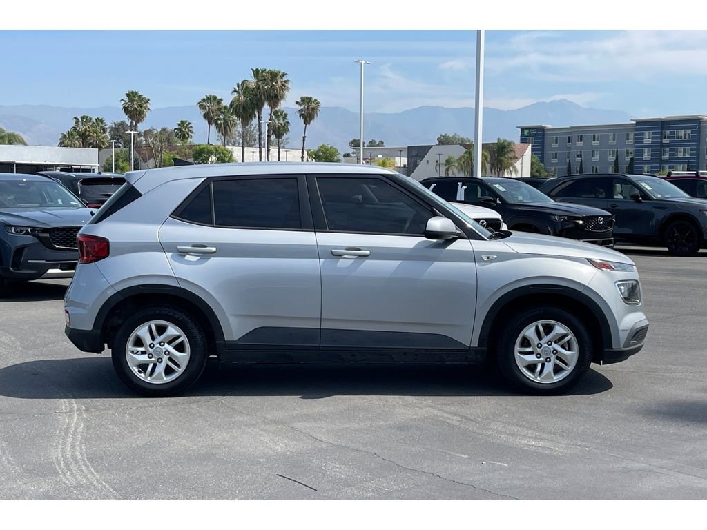 Used 2021 Hyundai Venue SE image 8