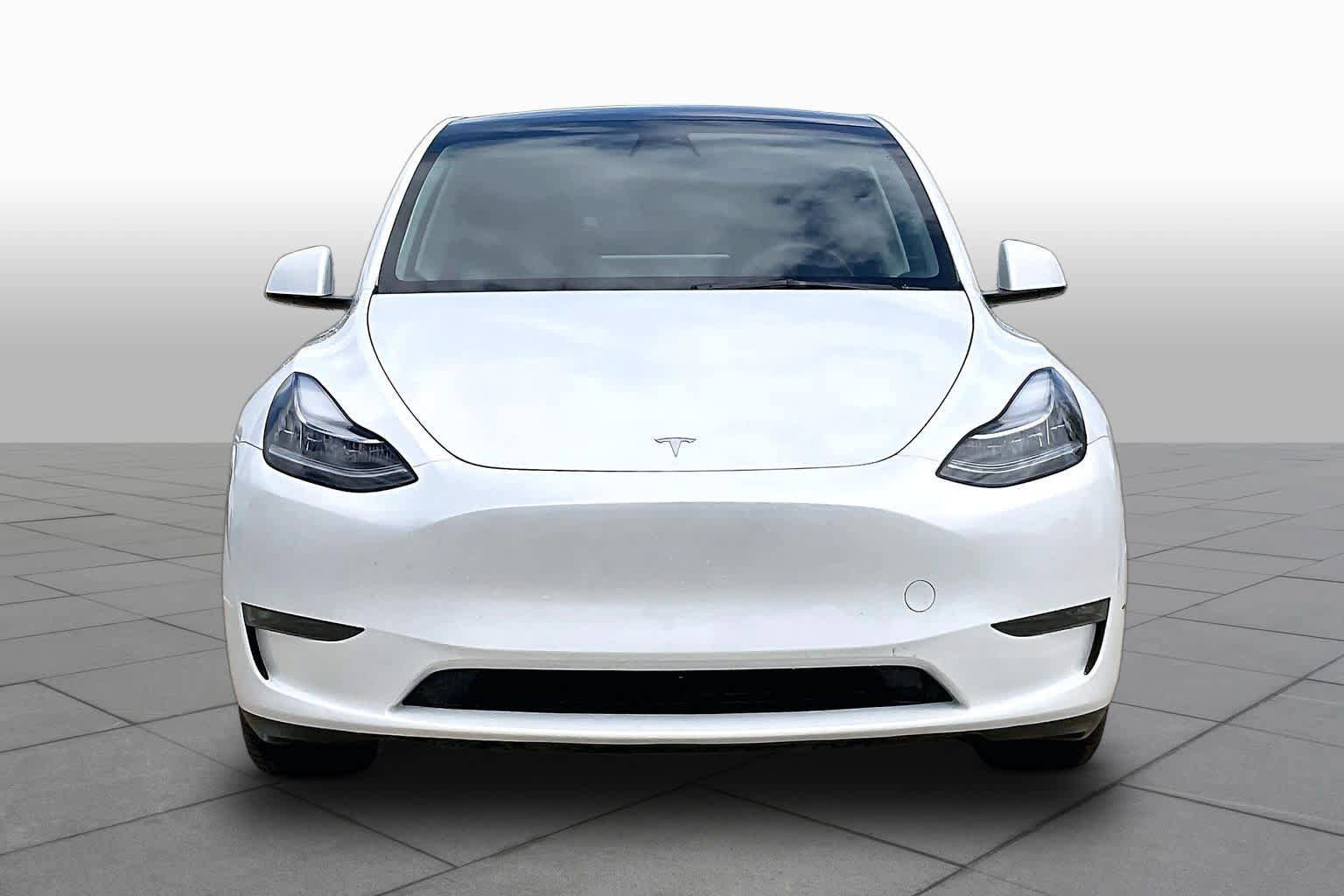 Used 2023 Tesla Model Y AWD image 3
