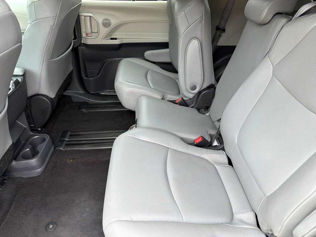 Used 2024 Toyota Sienna XLE image 17