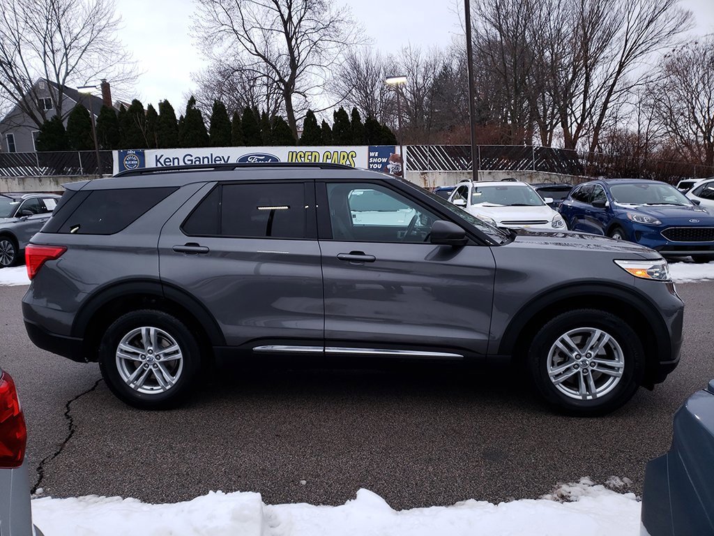 Used 2023 Ford Explorer XLT image 4