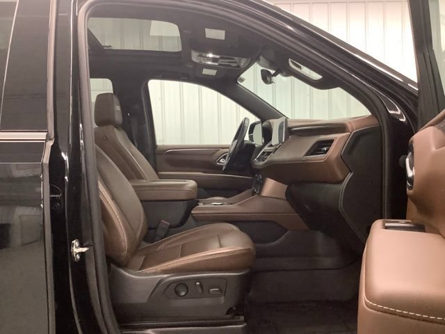 Used 2023 Chevrolet Tahoe High Country AWD/4WD image 12