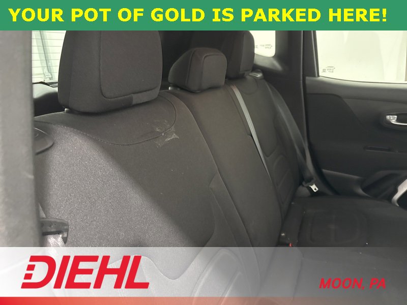 Used 2018 Jeep Renegade Latitude w/ Cold Weather Group image 10