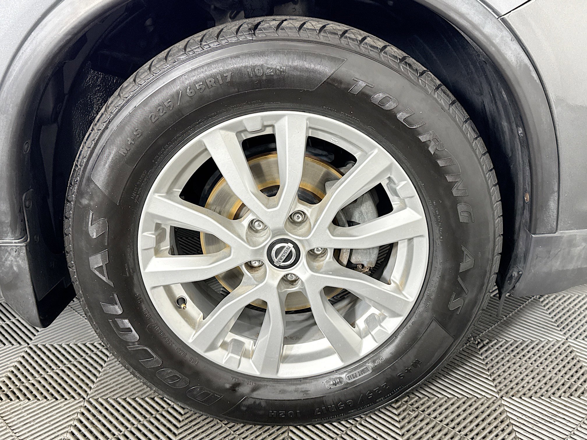 Used 2017 Nissan Rogue SV w/ SV Premium Package image 31