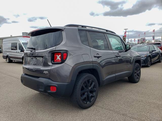 Used 2016 Jeep Renegade Latitude image 5