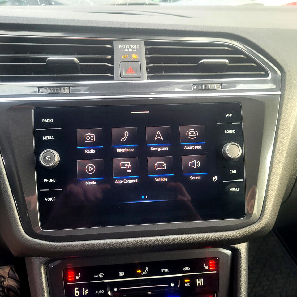 Used 2022 Volkswagen Tiguan SE image 19