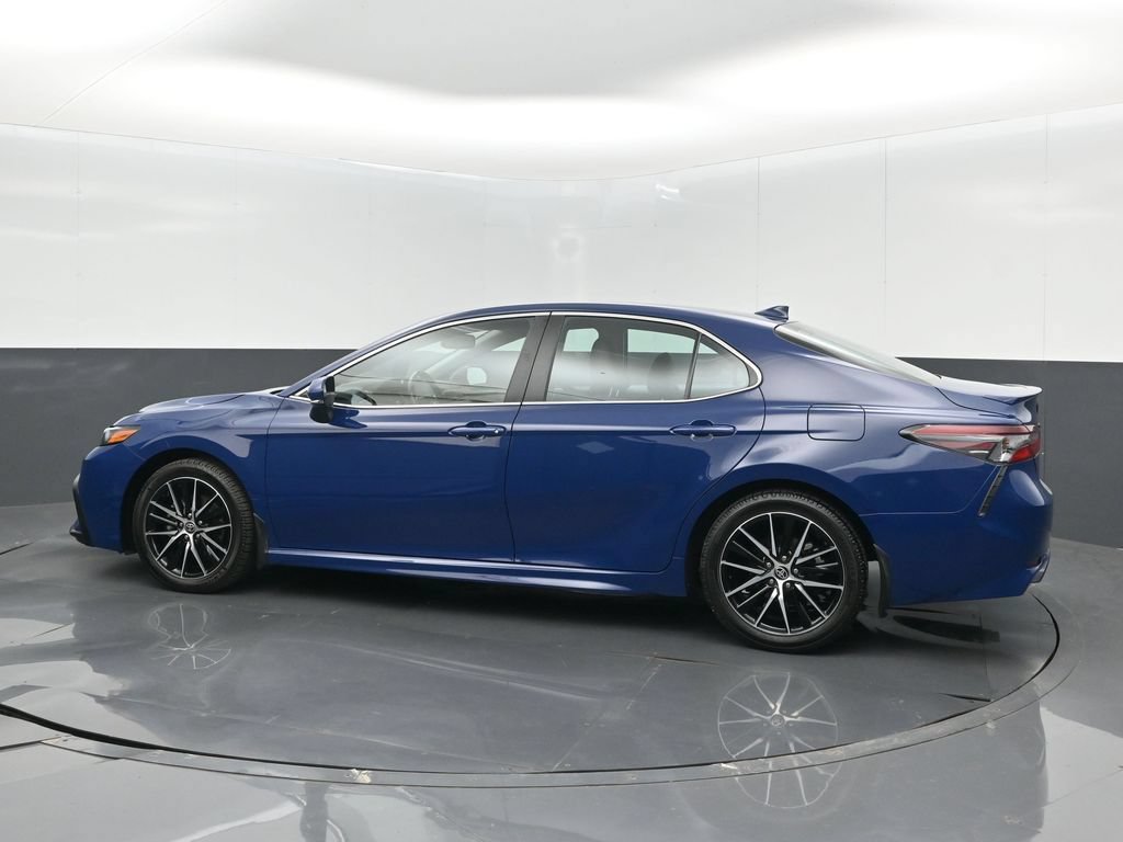 Used 2024 Toyota Camry SE w/ Convenience Package FWD image 4