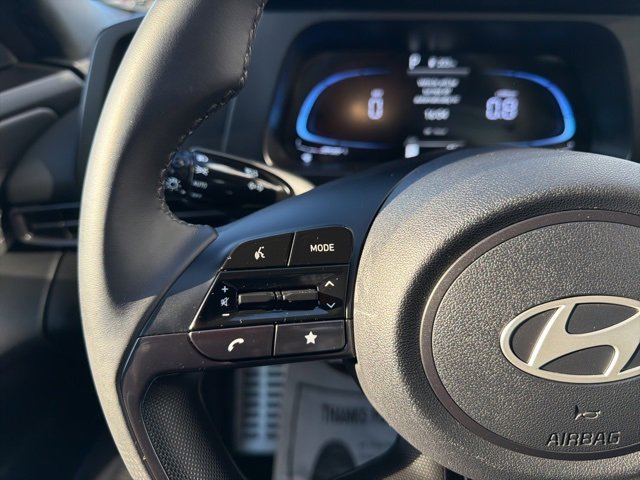 Certified 2025 Hyundai Elantra Sport image 21