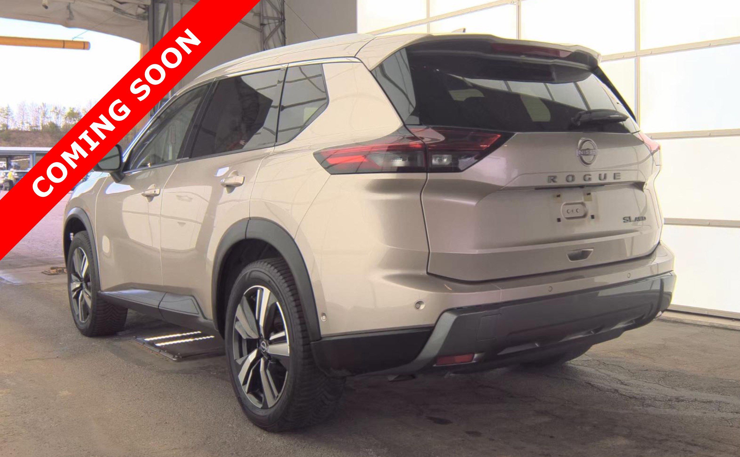 Used 2024 Nissan Rogue SL AWD/4WD image 5