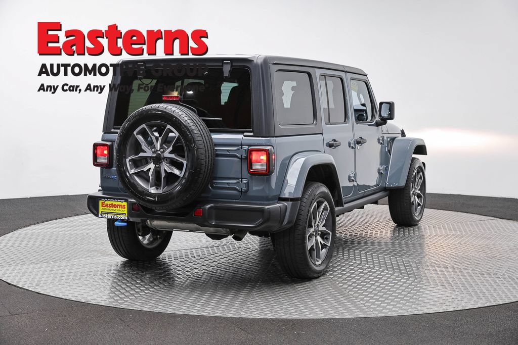 Used 2024 Jeep Wrangler Unlimited w/ Convenience Group AWD/4WD image 5