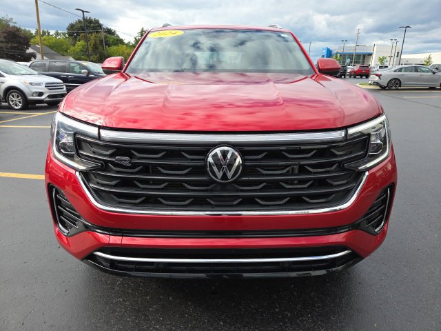 Used 2024 Volkswagen Atlas Cross Sport SEL R-Line w/ Adventure Package AWD/4WD image 2