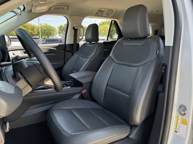 Used 2025 Ford Explorer Active w/ Active Comfort Package RWD image 28