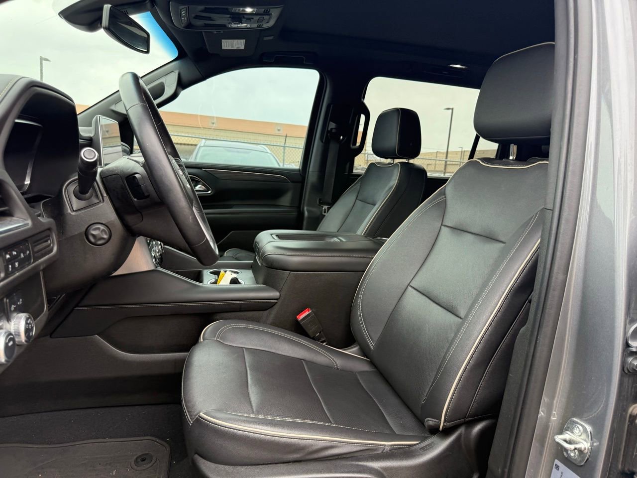 Used 2022 GMC Yukon XL SLT w/ SLT Premium Package image 13