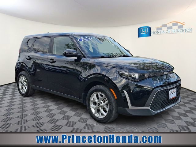 Used 2023 Kia Soul LX w/ LX Technology Package
