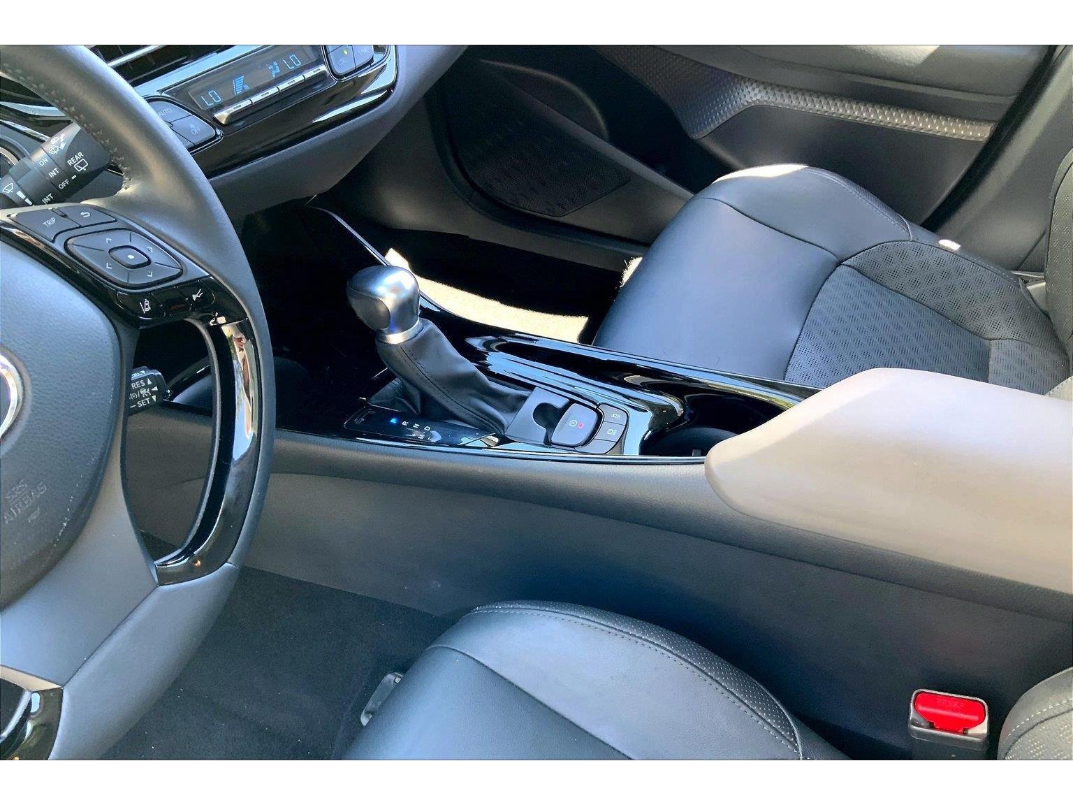 Used 2022 Toyota C-HR Limited FWD image 16