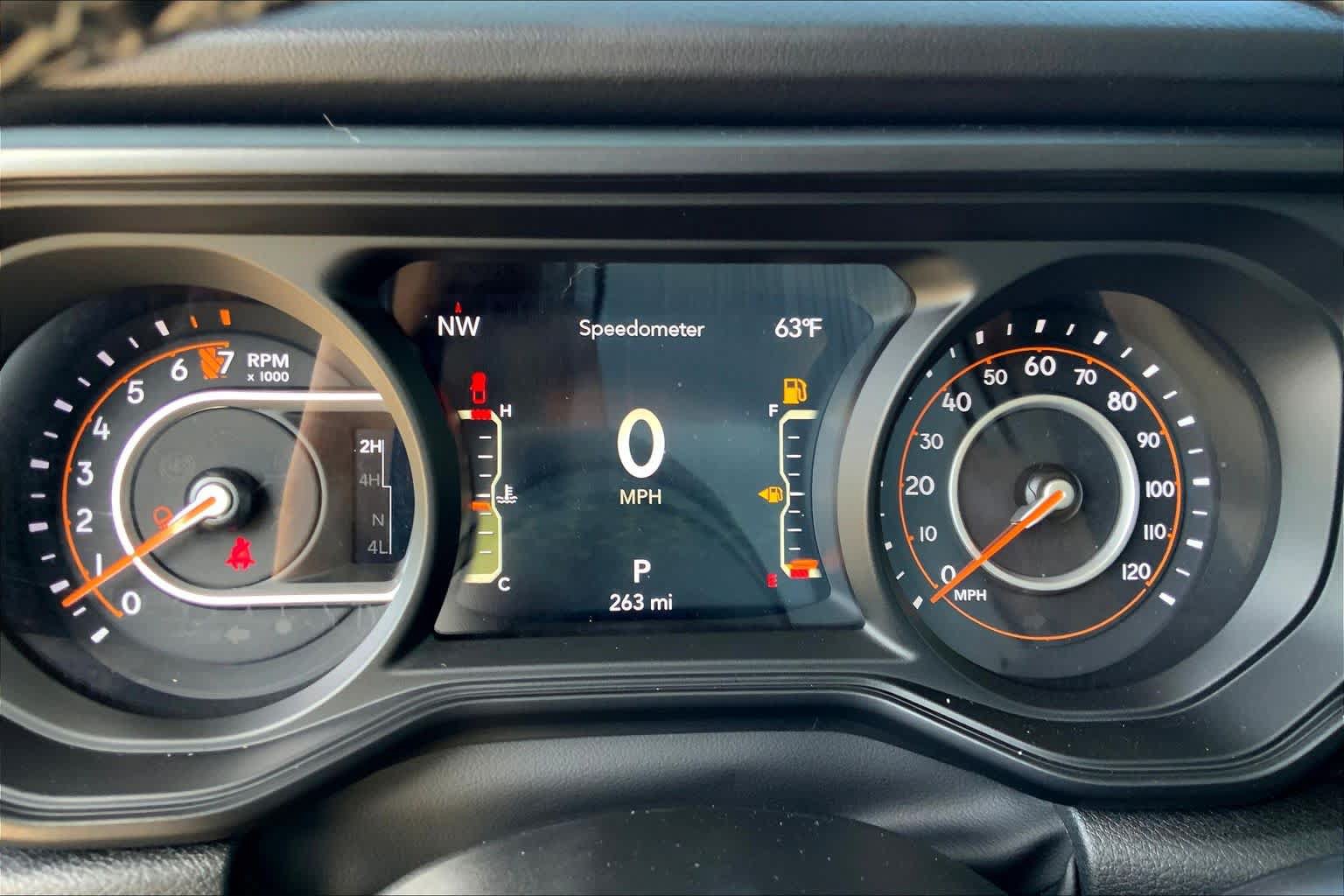 Used 2025 Jeep Gladiator Rubicon w/ Convenience Group AWD/4WD image 25
