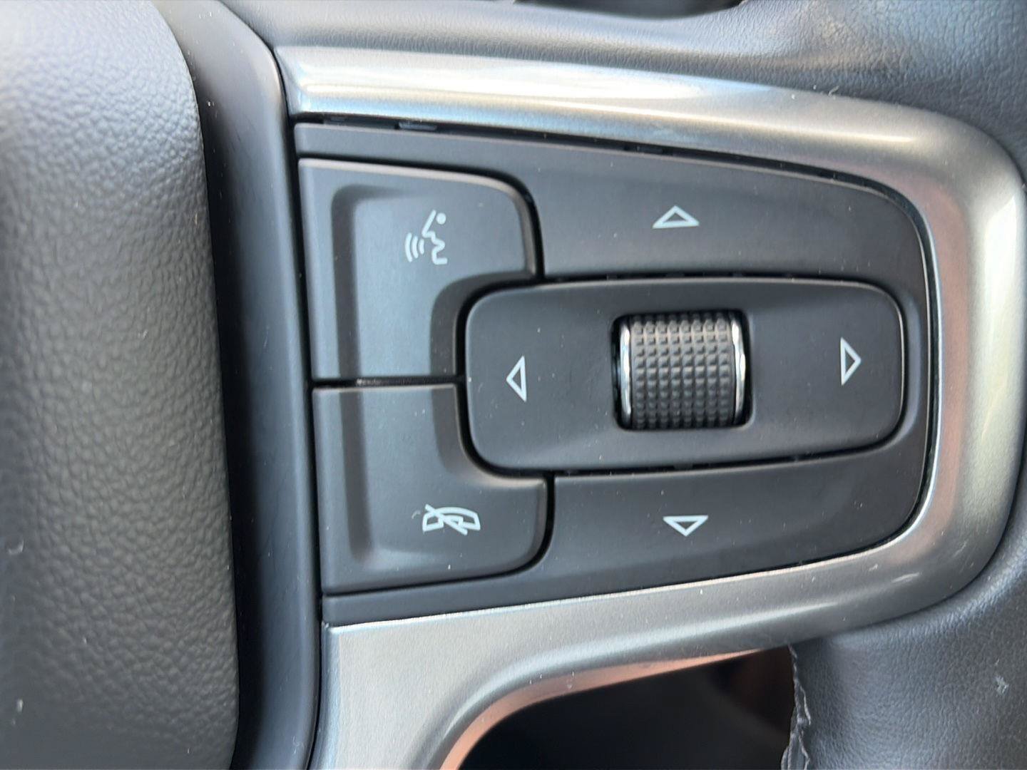 Used 2024 Chevrolet Silverado 1500 LT AWD/4WD image 13