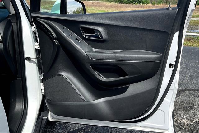 Used 2019 Chevrolet Trax LS image 27