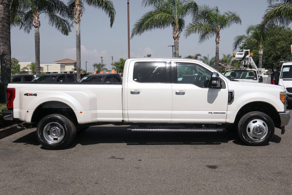 Used 2017 Ford F350 Lariat w/ Chrome Package image 11