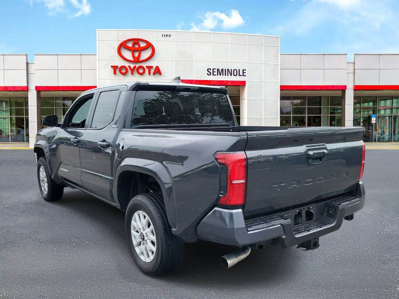 Used 2025 Toyota Tacoma SR5 image 4