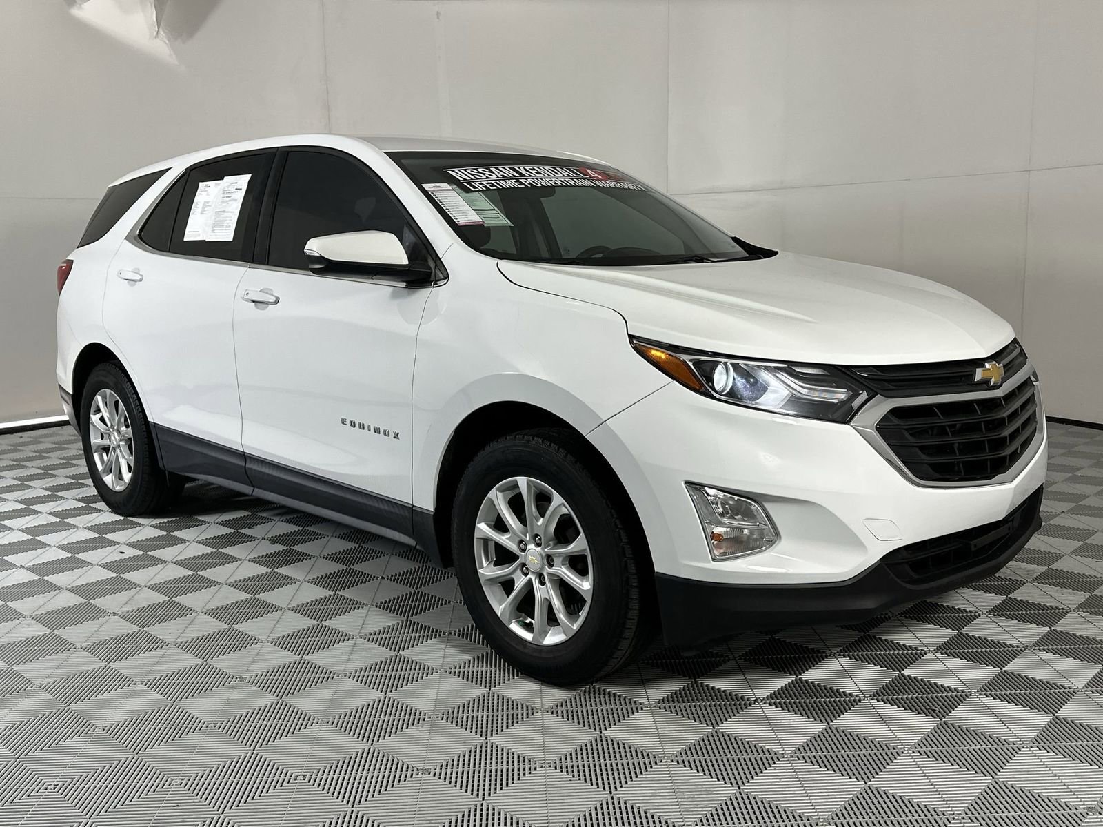 Used 2019 Chevrolet Equinox LT FWD image 2